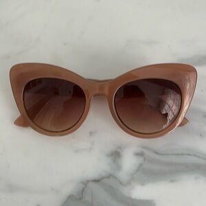 Beige cat eye sunglasses